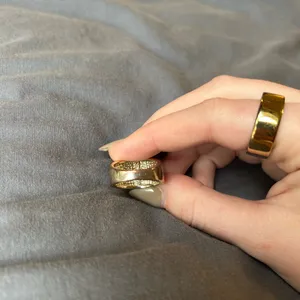 Kendra Scott Gold Ring with Gray Stone thumbnail 4