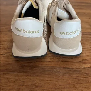 NWT New Balance Cream and White Casual Sneakers thumbnail 4