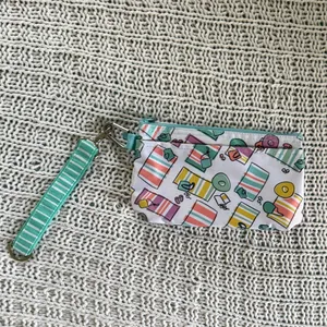 Thirty-One Colorful Beach Summer Patterned Zipper Bag Pouch with Keychain thumbnail 2