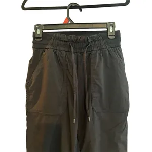 Lululemon Beyond The Studio Crops Loose Ankle Pants Black Size 4 Yoga Gy… thumbnail 8