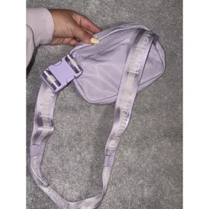 Lululemon Everywhere Belt Bag 1L Wordmark Strap Lavender Lilac Purple O/S thumbnail 8