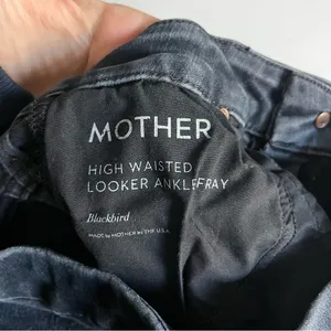 MOTHER DENIM - High Waisted Looker Ankle Fray in Blackbird thumbnail 5