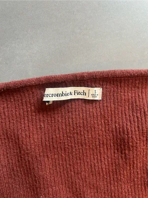 Abercrombie & Fitch Ribbed Scoop-Neck Long-sleeve Crop Top | Rust-brown thumbnail 4