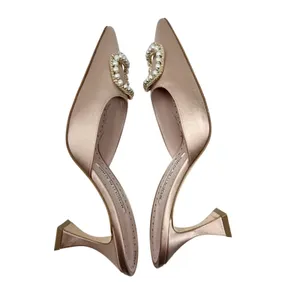 Manolo Blahnik Fabetamu Pearl Crystal Satin Mule Pointed Kitten Heel Pink 38.5 thumbnail 11