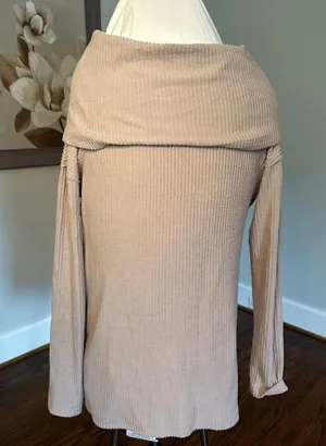 Doe & Rae Cowl Neck Sweater size M thumbnail 1