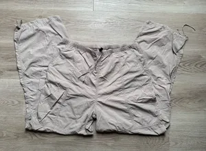 Women’s H&M Cargo Pants thumbnail 1
