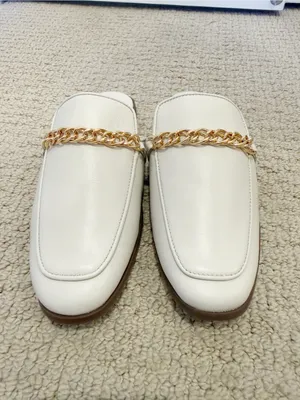 SCHUTZ Desmond Mules‎ Pearl Cream Leather Slip On Gold Chain NWOB EVEREVE thumbnail 3