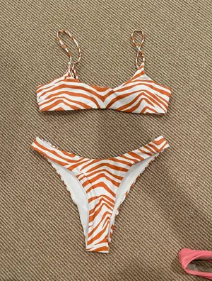 Bikini thumbnail 1