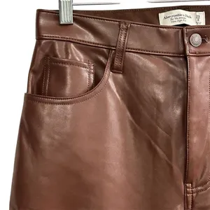 Abercrombie & Fitch Curve Love Vegan Leather 90s Relaxed size 8 Pants 29” waist‎ thumbnail 4