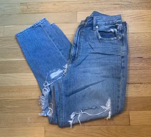 Super Distressed Mom Jean thumbnail 6