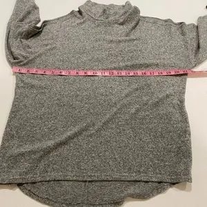 Hummingbird Gray Mock Neck Long Sleeve Top – Soft Knit Basic Size L thumbnail 4