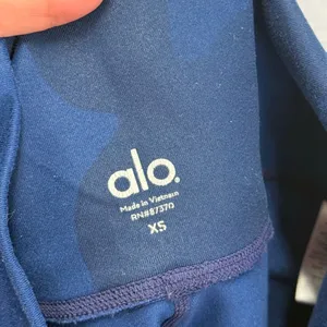 Alo Yoga Air Brush Blue Camouflage Capri Leggings XS Gym Running‎ Yoga thumbnail 3