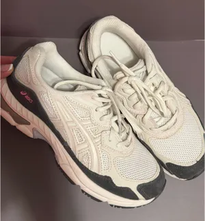 ASICS Gel Shoes thumbnail 1