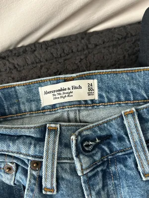 Abercrombie High-Rise Jeans Straight thumbnail 2