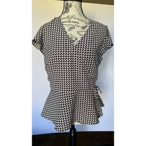Tommy Hilfiger Women's M Wrap Blouse Geometric Print Flutter Sleeve Tie Waist thumbnail 2