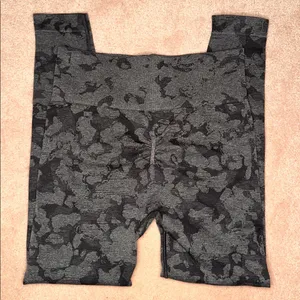 Gymshark Dark Grey Camo Butt Scrunch Leggings thumbnail 1