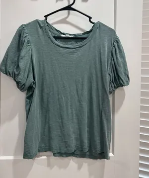Jane and Delancey Green blouse with puffed sleeves thumbnail 1