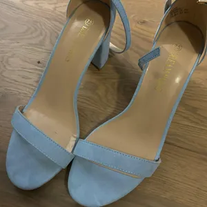 Heels Blue Size 7.5 thumbnail 1