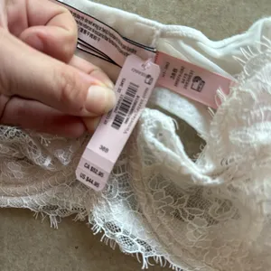 Victoria's Secret Lace Bra thumbnail 2