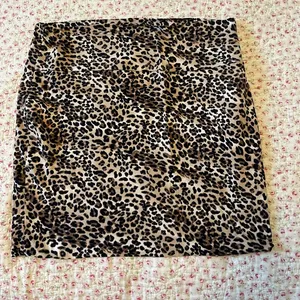 Charlotte Russe leopard mini skirt thumbnail 1