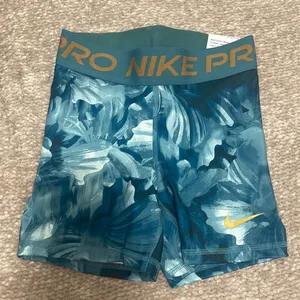 Nike Spandex shorts thumbnail 1