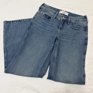 Hollister Low-Rise Baggy Jeans Womens 00R W24 Regular Blue Denim 100% Cotton thumbnail 1