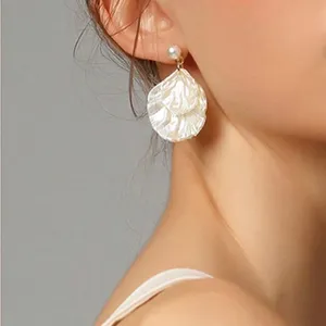 Pearl Shell Earrings White thumbnail 2