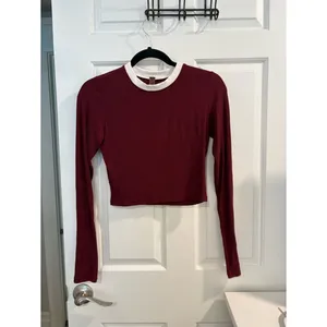 SKIMS Soft Lounge Wine Ribbed Long-Sleeve Ringer Cropped Crew White Neck Trim thumbnail 3