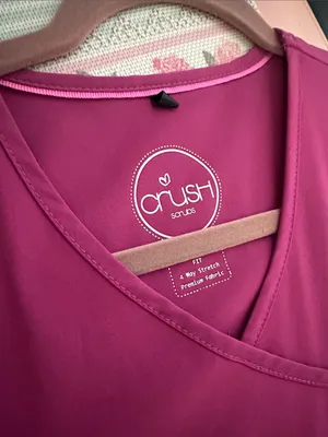 Ladies Scrub Top in festival fuchsia Sz L by Crush NWT thumbnail 2