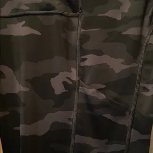 Athleta ultimate camo 7/8 stash pocket thumbnail 4