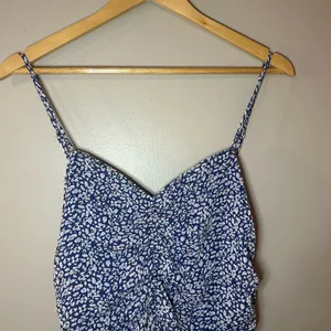 Lulu‘s Walk the Walk Blue Floral Print Ruched Bodycon Mini Dress Size M thumbnail 4