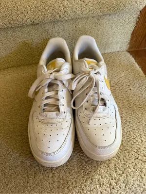 Nike White Low-Top Sneakers with Yellow Swoosh thumbnail 3