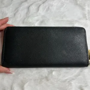 MICHAEL KORS Black Zip Around Wallet thumbnail 2