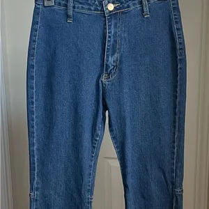 Women’s Wide Flare Jeans Size 27 thumbnail 4