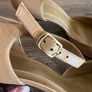 Vintage Michelle D Leather Heels W/ Ankle Strap Women’s Size 6 Beige Neutral thumbnail 2