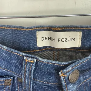 Aritzia Denim Forum The Anjelica High Rise Slim Jeans Size 25 EUC thumbnail 5