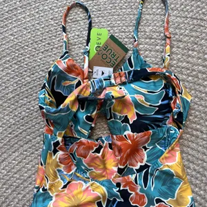 Volcom Take it Easy One Piece Swimsuit Sz Medium thumbnail 4