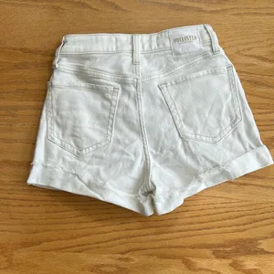 Hollister Women’s Ultra High Rise Mom Shorts White Cuffed W‎ 23 00 thumbnail 3
