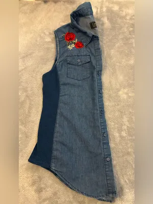 Women’s Cavalini Sleeveless Denim Shirt with Red Rose Embroidery Size Medium thumbnail 10