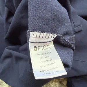 FIGS Catarina One-Pocket Scrub Top Size Medium thumbnail 9