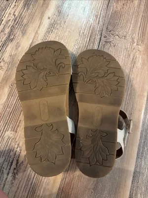 Eurosoft Gilana Cream Colored Sandals - Size 9M thumbnail 10