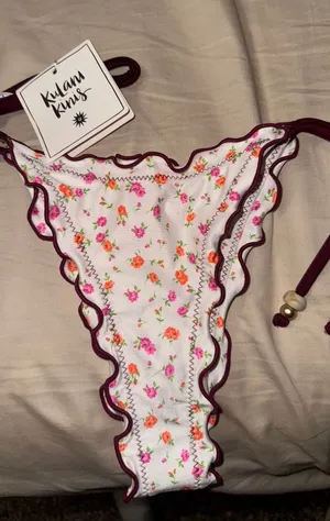 Kulani Kinis bikini bottoms size medium thumbnail 1