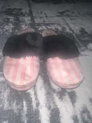 Victoria’s Secret Slippers thumbnail 3