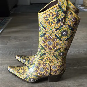 Cowboy Rain Boots - Yellow and Purple Heeled Boots with Intricate Patterns thumbnail 4