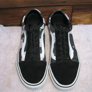 Vans Old Sckool Black Floral Sneakers thumbnail 3