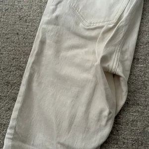 Abercrombie Curve Love Ultra High Rise 90s Straight Jean 25 short thumbnail 5