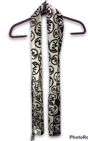 Michael KORS Black and White Scarf thumbnail 1