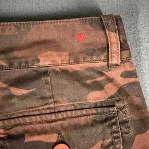 Sundry Camo Ankle Pants Womens 25 Brown Twill Pleated Crop Pockets Relaxed NWT thumbnail 16