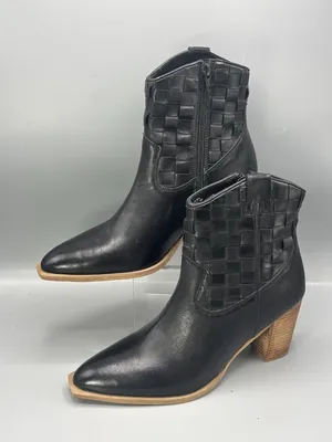 Matisse Dawn Western Booties Boots Women 9M Black Leather Stacked Heel Side Zip thumbnail 1