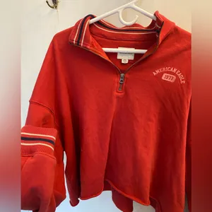 American Eagle Red Cropped Sweatshirt thumbnail 4